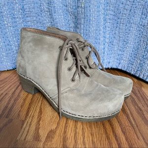 Dansko lace up clogs 38/8